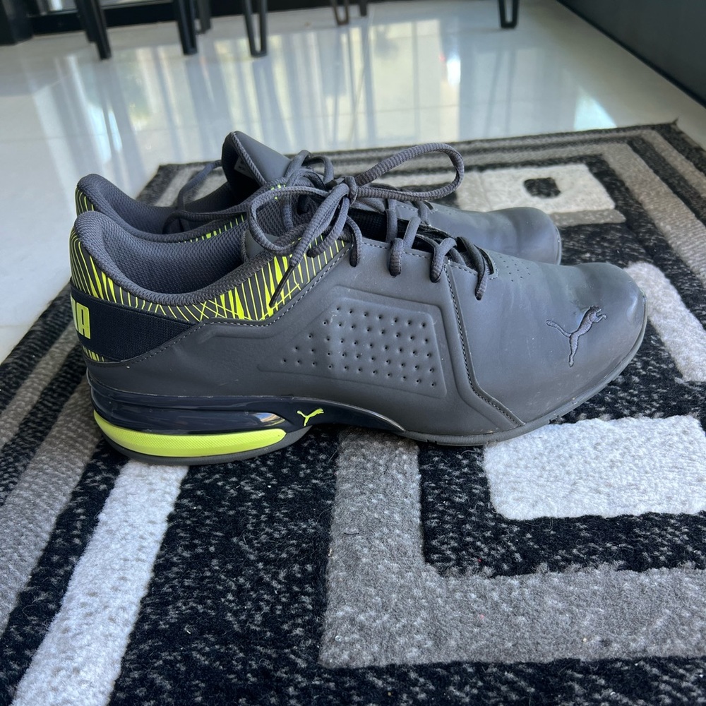 Hardly worn running shoes just don’t like the lime green accents. Great cond.